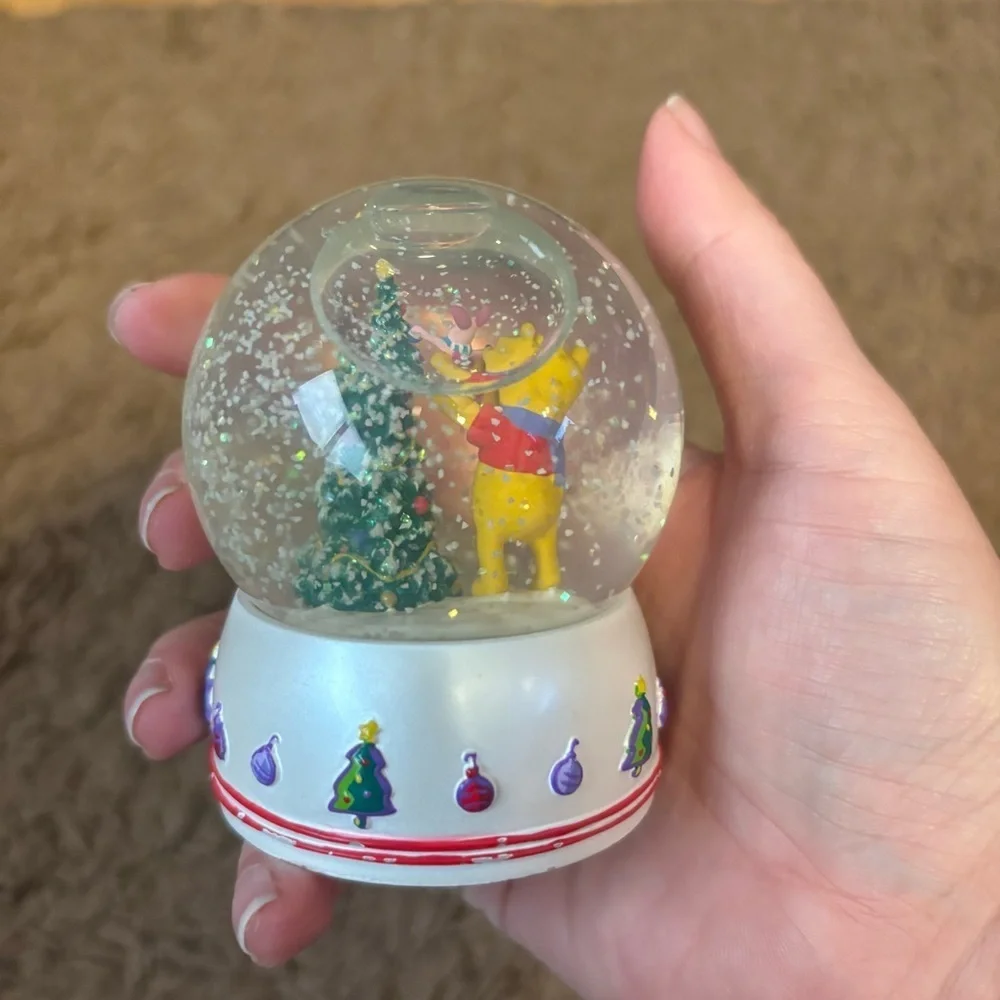 Winnie the Pooh & Piglet Together Christmas Snowglobe Disney Hallmark Vintage